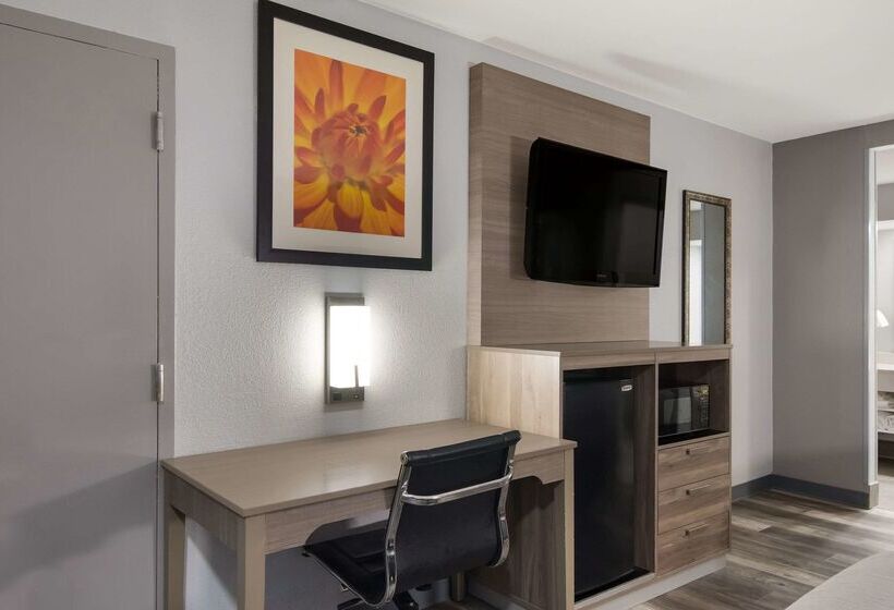 هتل Quality Inn Near Casinos And Convention Center