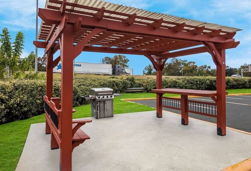 هتل Quality Inn Near Casinos And Convention Center