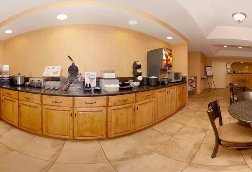 هتل Quality Inn Near Casinos And Convention Center