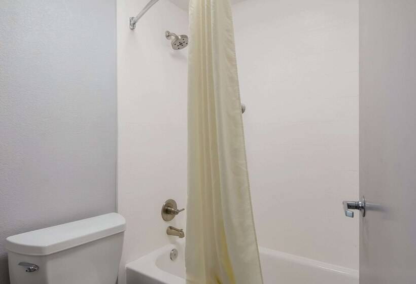 هتل Quality Inn Near Casinos And Convention Center