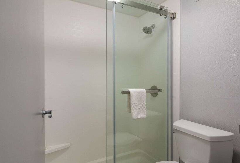 هتل Quality Inn Near Casinos And Convention Center