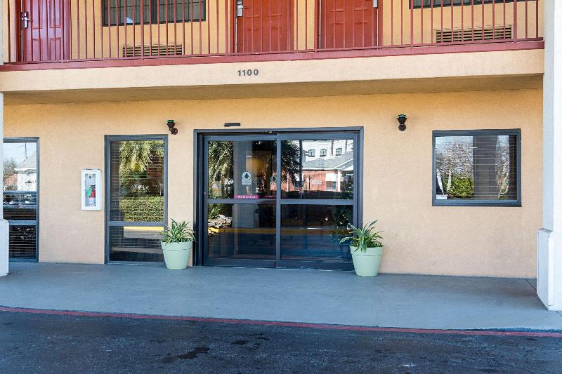 هتل Quality Inn Near Casinos And Convention Center