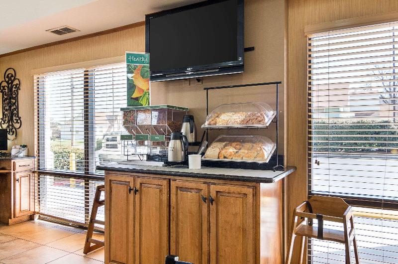 هتل Quality Inn Near Casinos And Convention Center