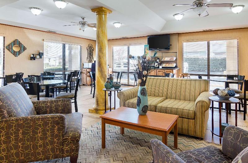 هتل Quality Inn Near Casinos And Convention Center