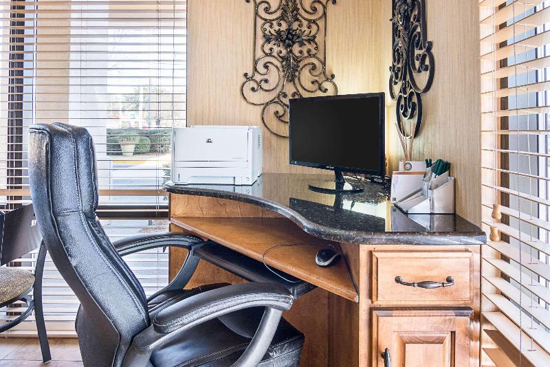 هتل Quality Inn Near Casinos And Convention Center