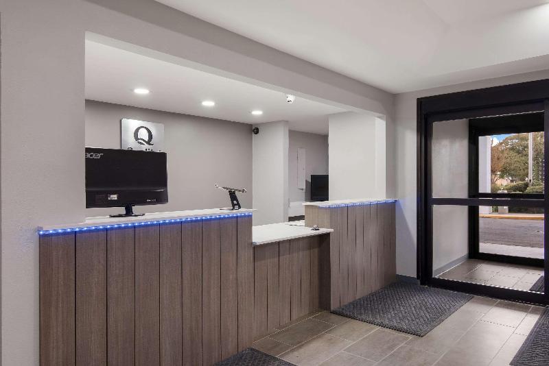 هتل Quality Inn Near Casinos And Convention Center