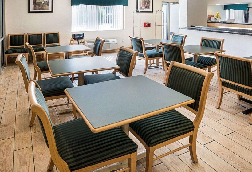 فندق Quality Inn Near Northtown Mall & National Sports Center