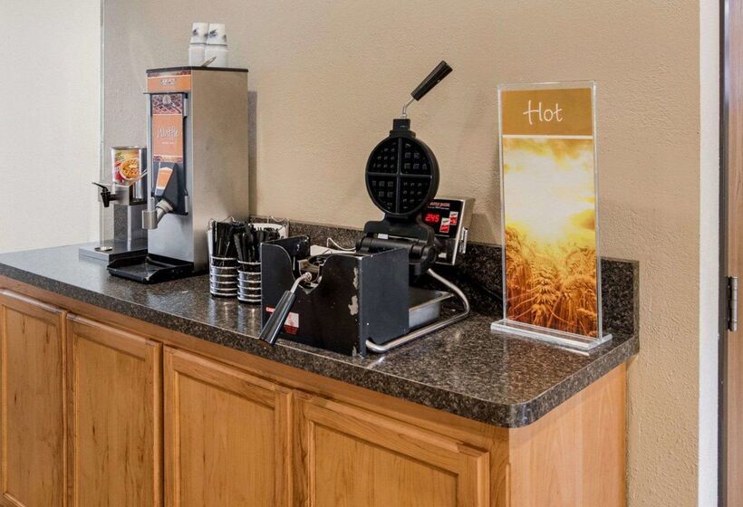 فندق Quality Inn Near Northtown Mall & National Sports Center