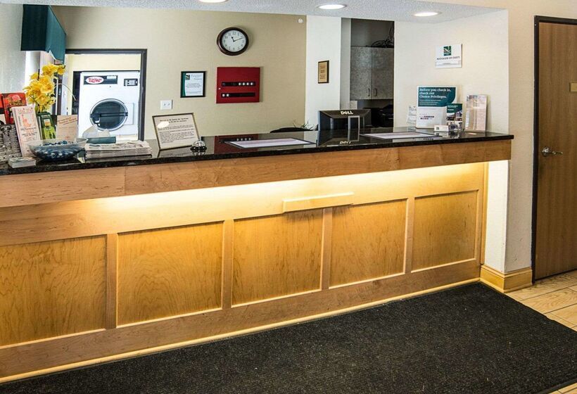 فندق Quality Inn Near Northtown Mall & National Sports Center