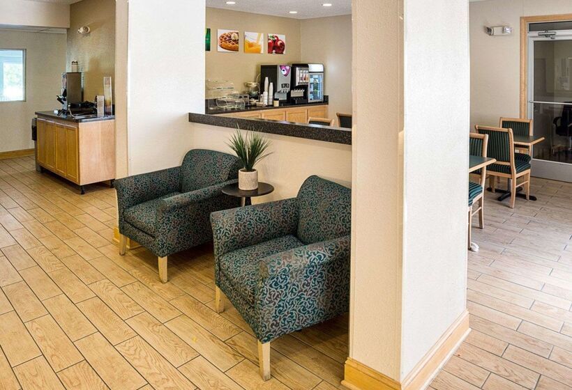 فندق Quality Inn Near Northtown Mall & National Sports Center