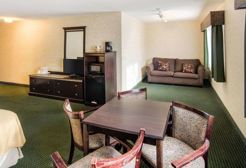 בית מלון כפרי Quality Inn Near Northtown Mall & National Sports Center