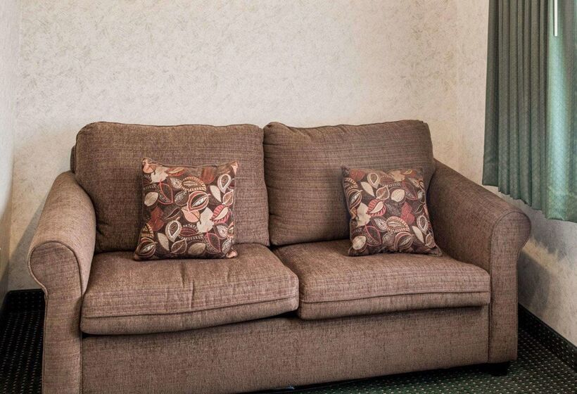 בית מלון כפרי Quality Inn Near Northtown Mall & National Sports Center