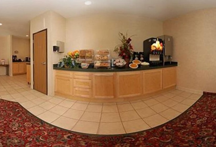 فندق Quality Inn Near Northtown Mall & National Sports Center