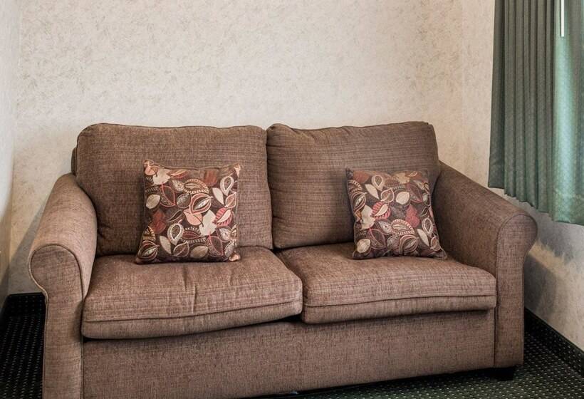 בית מלון כפרי Quality Inn Near Northtown Mall & National Sports Center