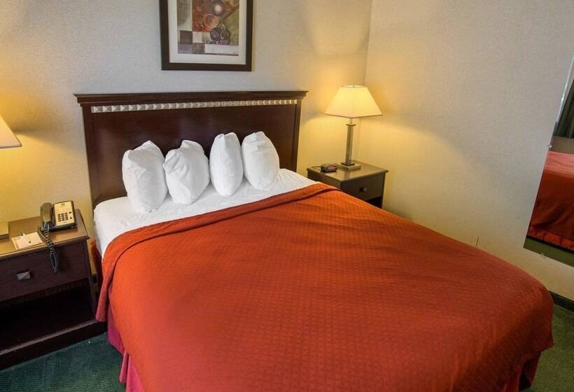 בית מלון כפרי Quality Inn Near Northtown Mall & National Sports Center