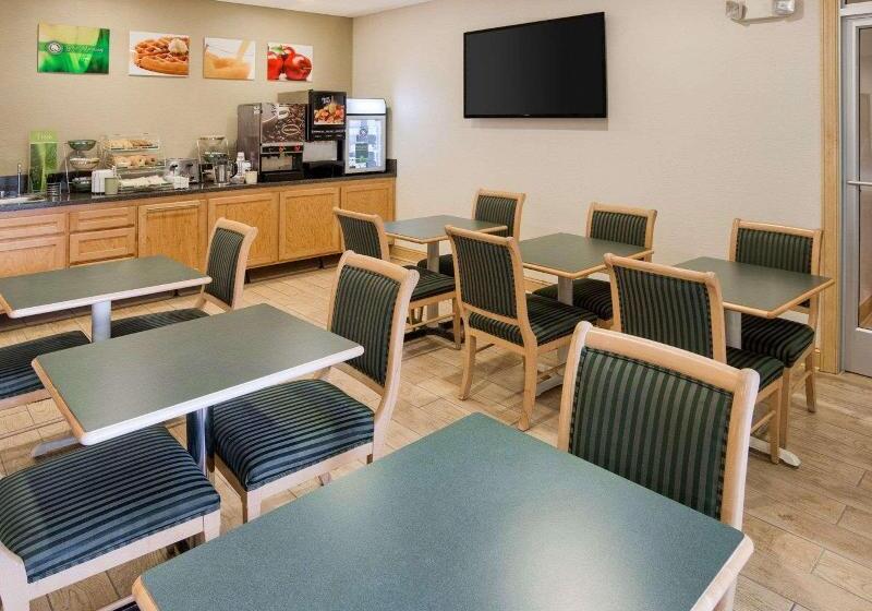 فندق Quality Inn Near Northtown Mall & National Sports Center