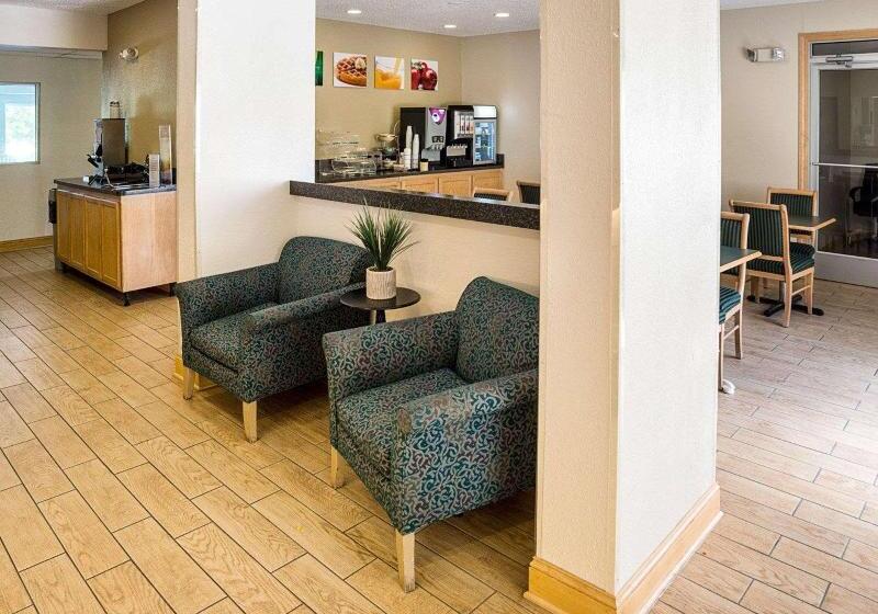فندق Quality Inn Near Northtown Mall & National Sports Center