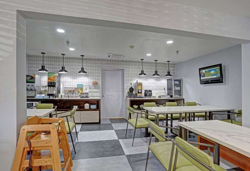 فندق Quality Inn Pierrefort Pierre