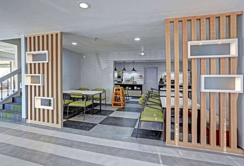 فندق Quality Inn Pierrefort Pierre