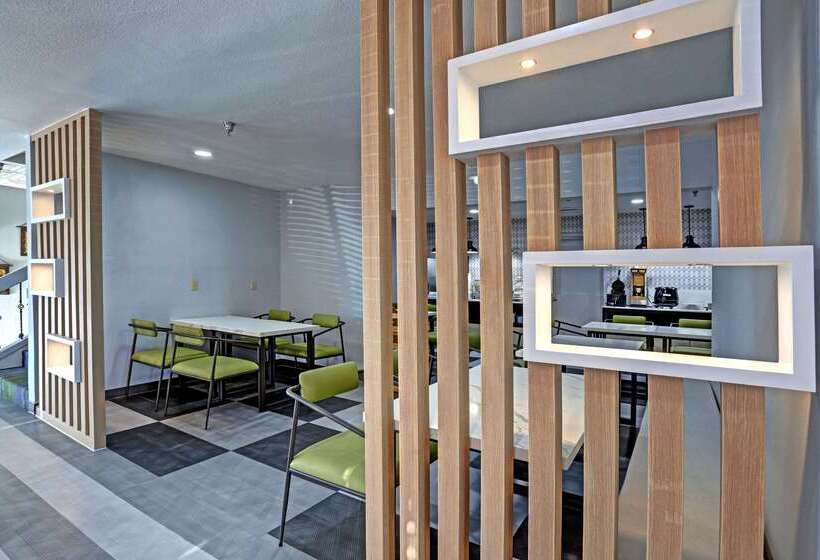 فندق Quality Inn Pierrefort Pierre