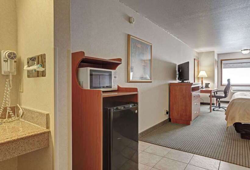 فندق Quality Inn Pierrefort Pierre
