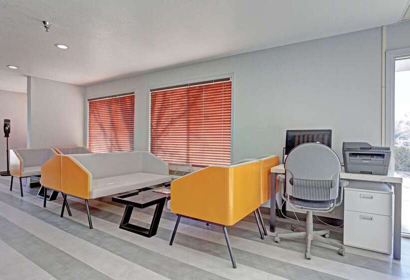 فندق Quality Inn Pierrefort Pierre