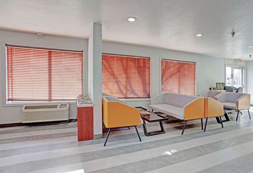 فندق Quality Inn Pierrefort Pierre