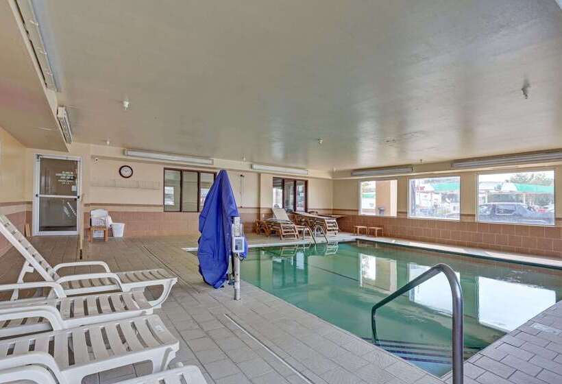 فندق Quality Inn Pierrefort Pierre