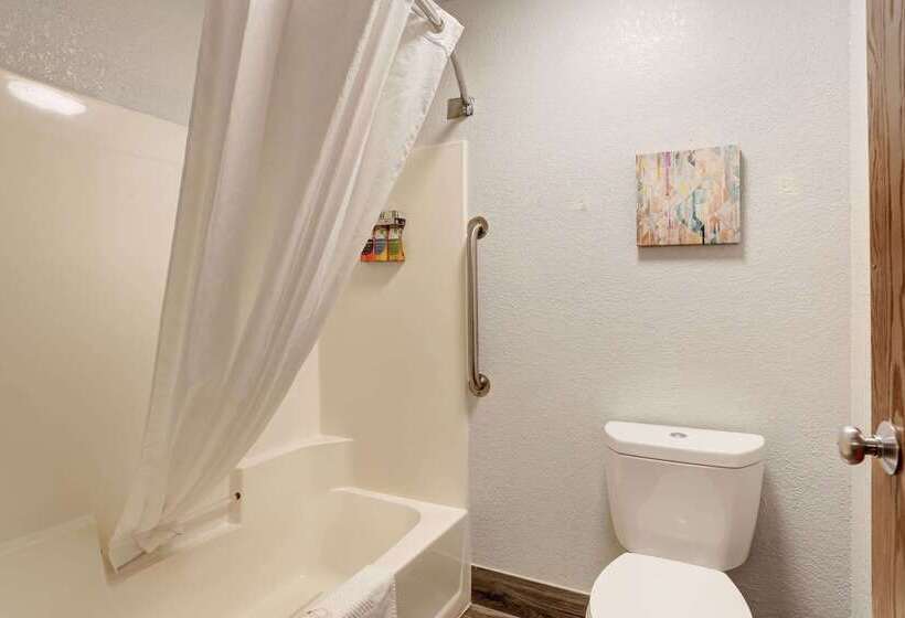 فندق Quality Inn Pierrefort Pierre