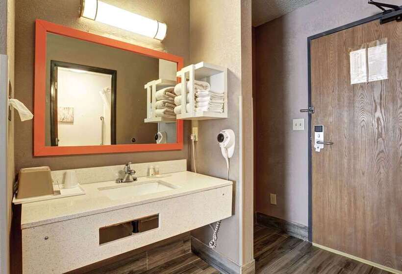 فندق Quality Inn Pierrefort Pierre