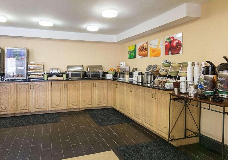 Отель Quality Inn Richmond Airport