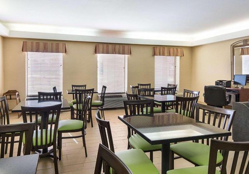 Отель Quality Inn Richmond Airport