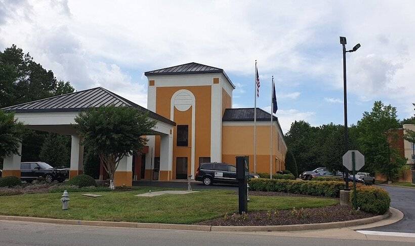 Отель Quality Inn Richmond Airport