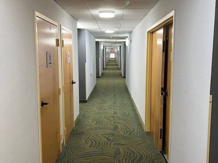 Отель Quality Inn Richmond Airport