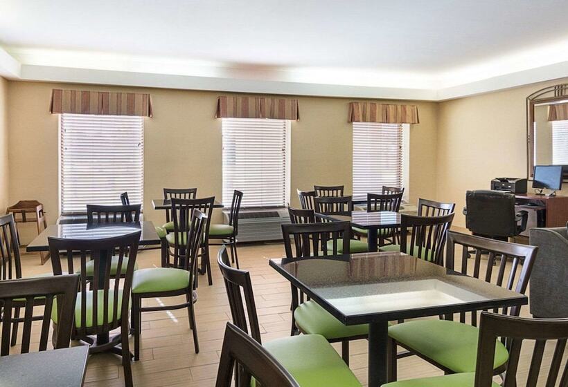 Отель Quality Inn Richmond Airport