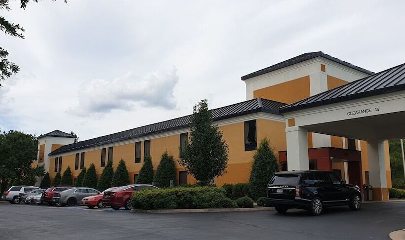 Отель Quality Inn Richmond Airport