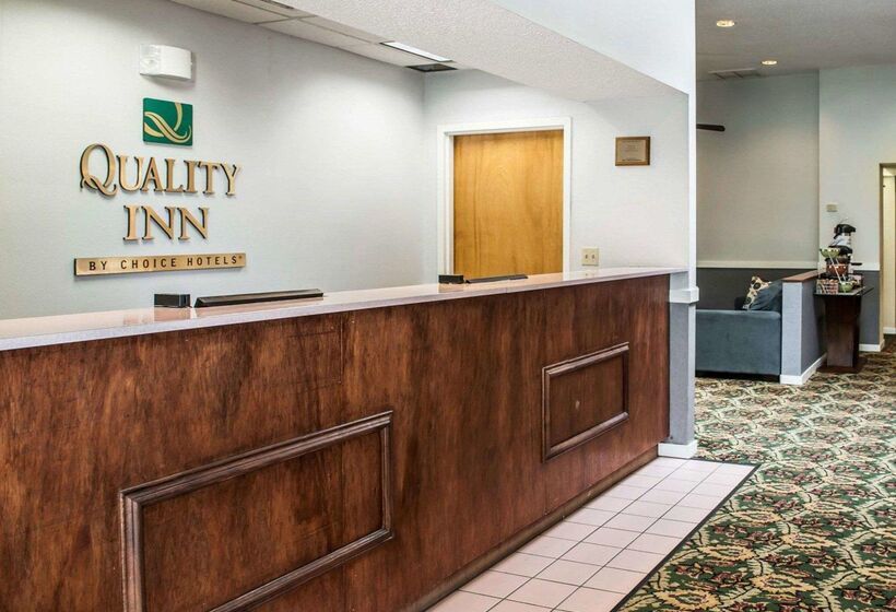 בית מלון כפרי Quality Inn Rochester South