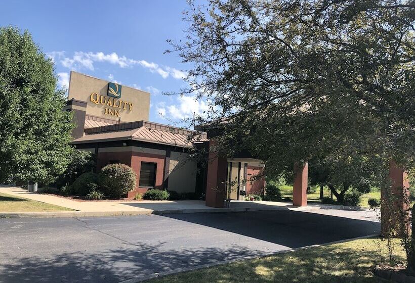 בית מלון כפרי Quality Inn Rochester South