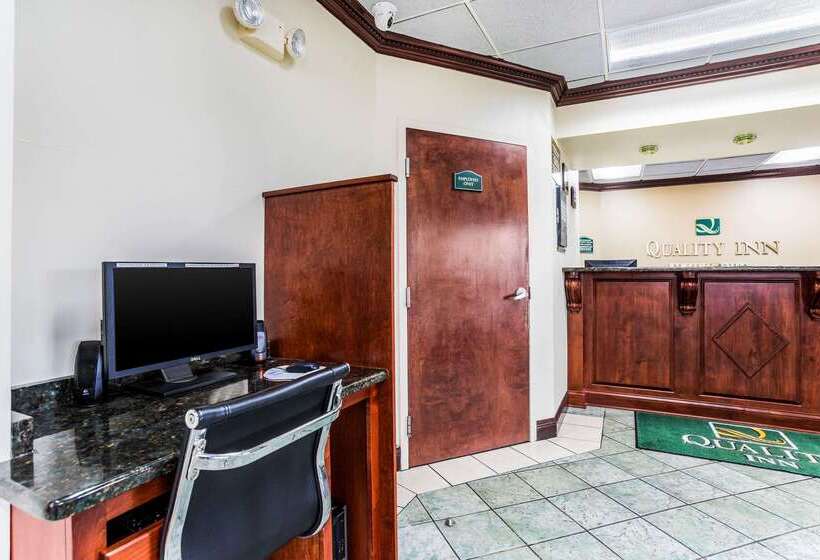 فندق Quality Inn Russellville