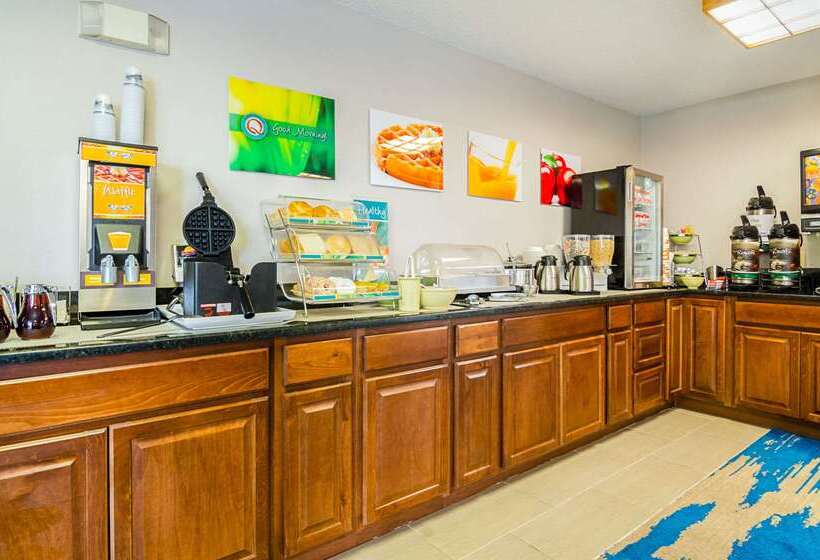 ホテル Quality Inn Sidney I80