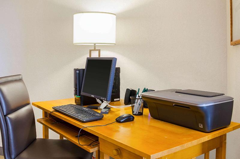 ホテル Quality Inn Sidney I80