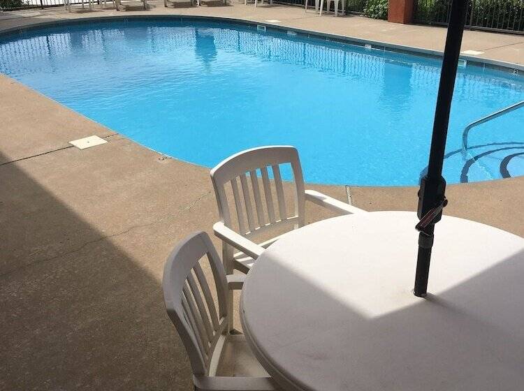 فندق Quality Inn & Suites Clarksville