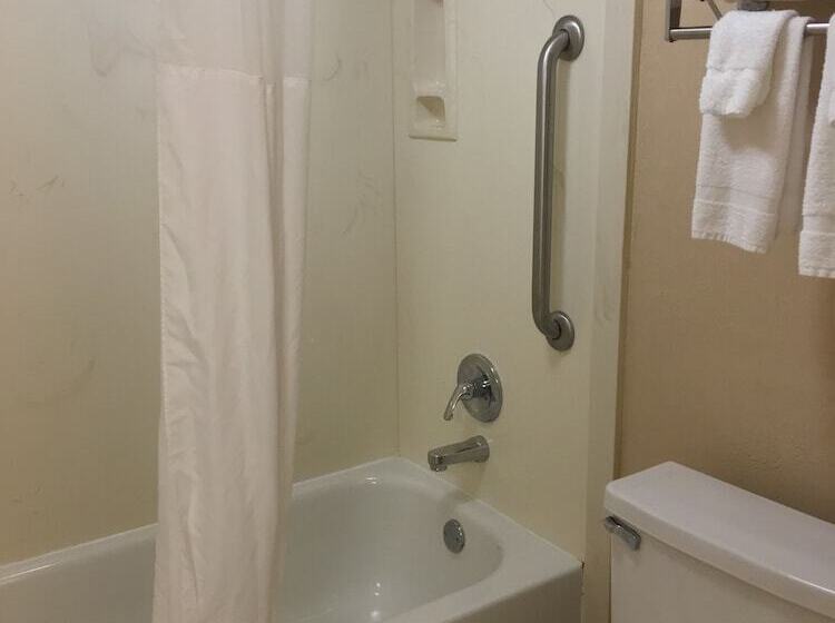 فندق Quality Inn & Suites Clarksville