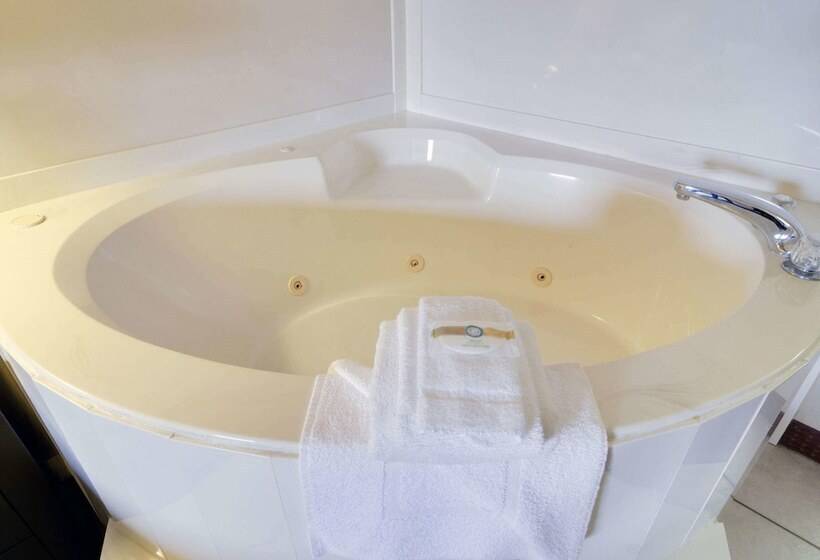 فندق Quality Inn & Suites Clarksville