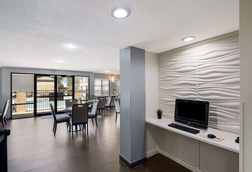 هتل Quality Inn & Suites Dfw Airport South