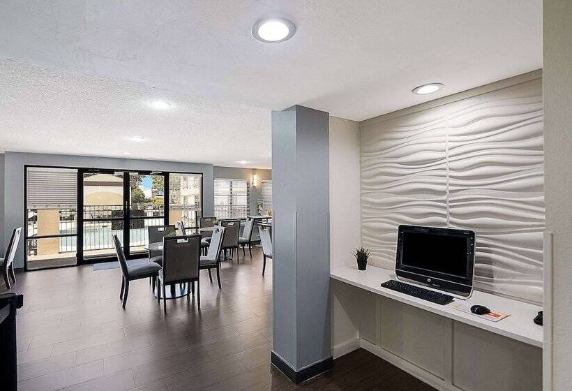 هتل Quality Inn & Suites Dfw Airport South