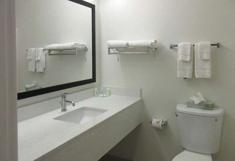 Отель Quality Inn & Suites Fresno Northwest