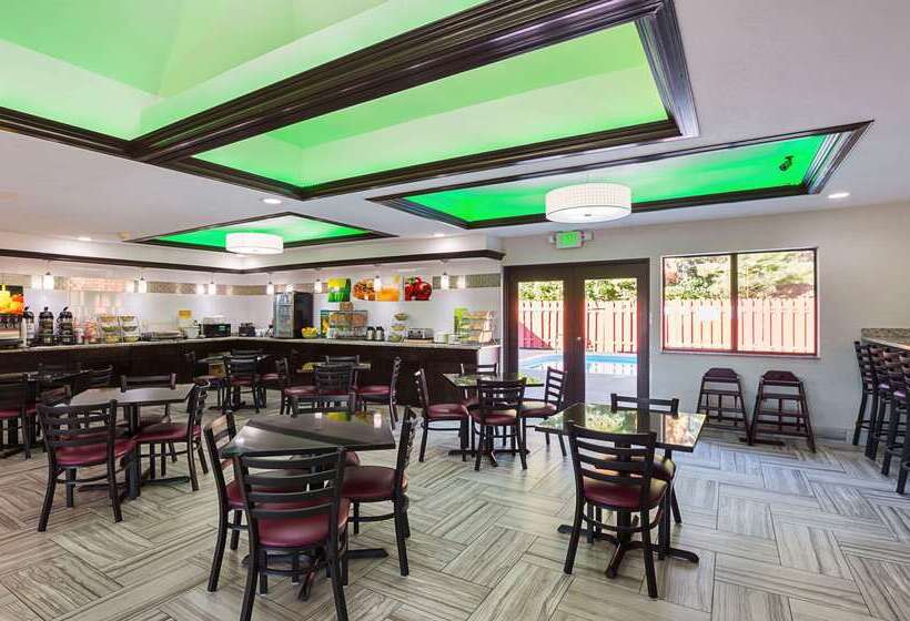 ホテル Quality Inn & Suites