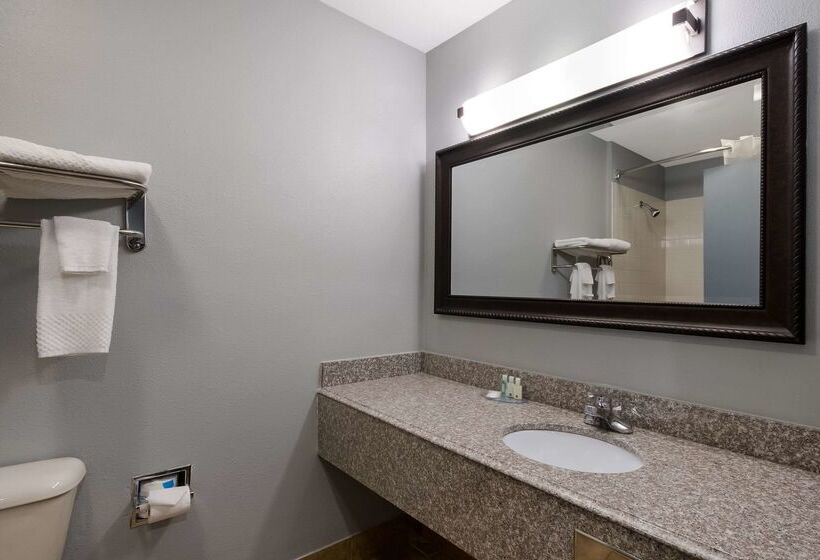 בית מלון כפרי Quality Inn & Suites Oklahoma City North