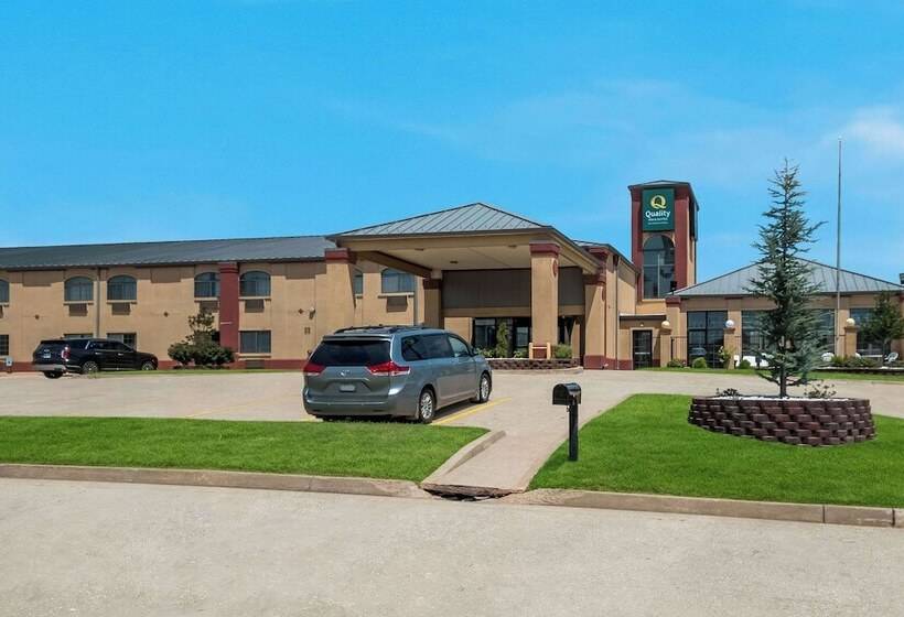 בית מלון כפרי Quality Inn & Suites Oklahoma City North